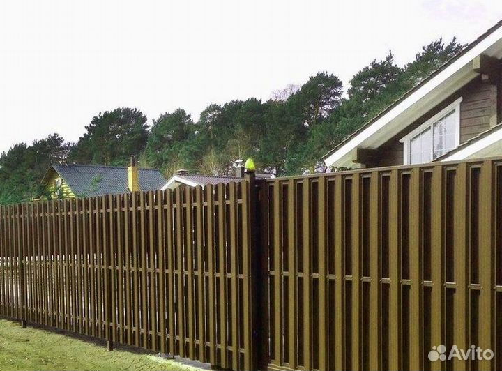 Заборы из евроштакетника со склада новые
