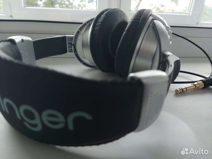 Проводные наушники behringer