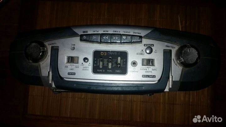 Кассетная магнитола с FM радио,цветомузыка,караоке