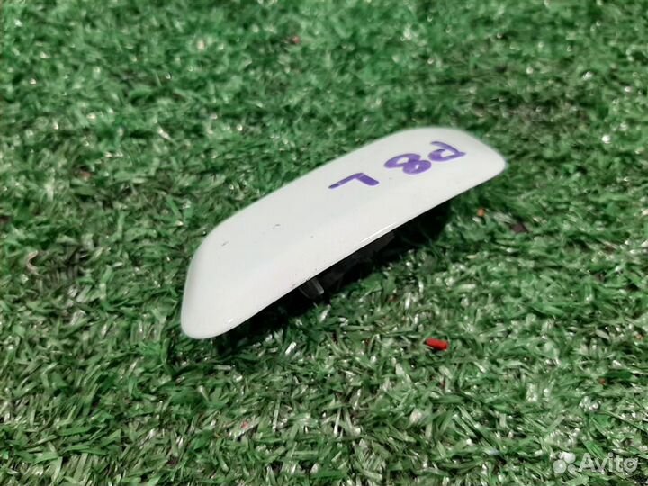 Крышка форсунки омывателя фар левая Mitsubishi La