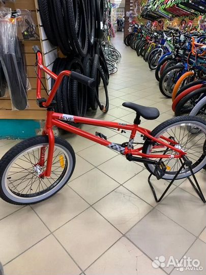 Новый трюковой велосипед Красный