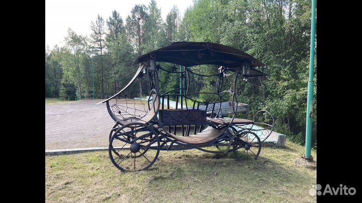 Кованный Мангал с крышей в виде кареты