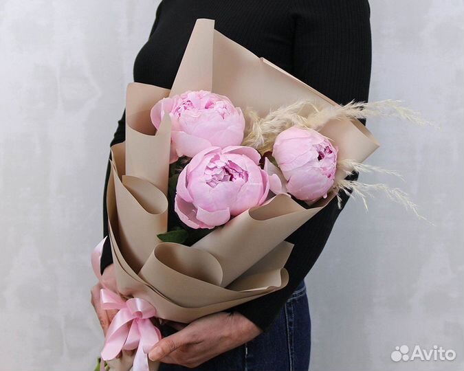 Букет из 3 розовых пионов