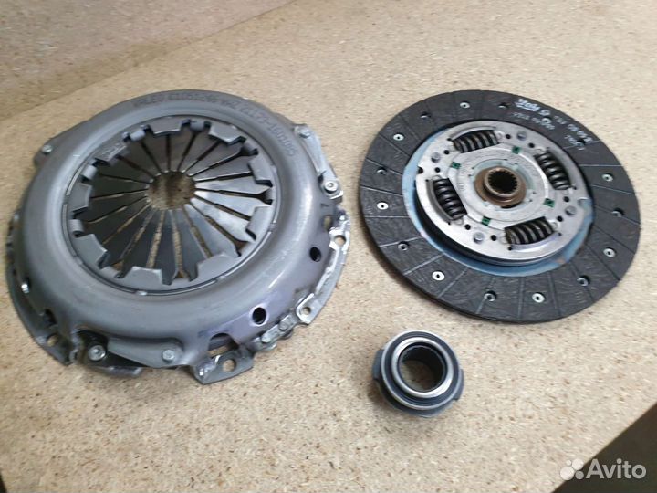 Комплект сцепления valeo на Весту с двигателем 1.8