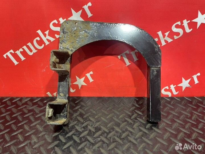 Кронштейн крыла передний левый Volvo FH