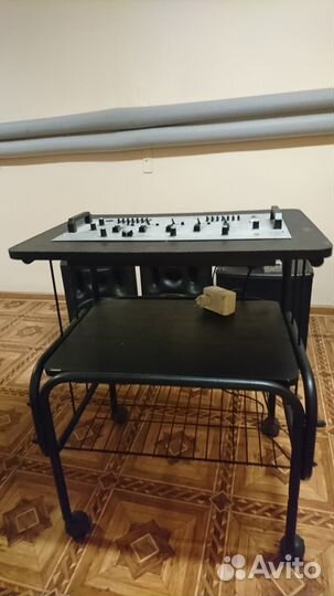 Диджейский микшерский пульт