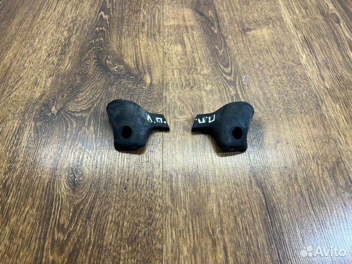 Отбойник капота Volkswagen Passat B5 седан 1.6