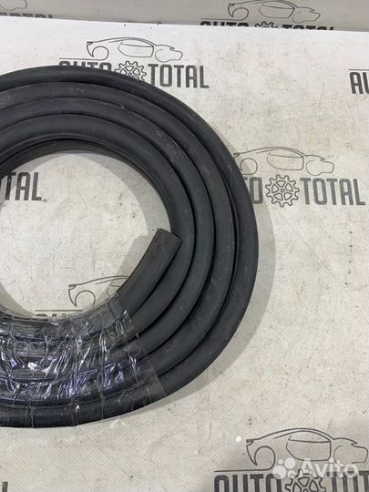 Уплотнитель проема двери передний правый Renault