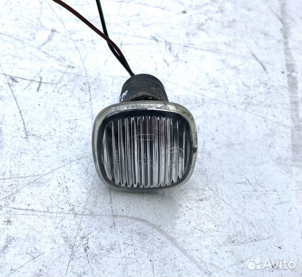 Повторитель в крыло Шкода Фабия Октавия Суперб