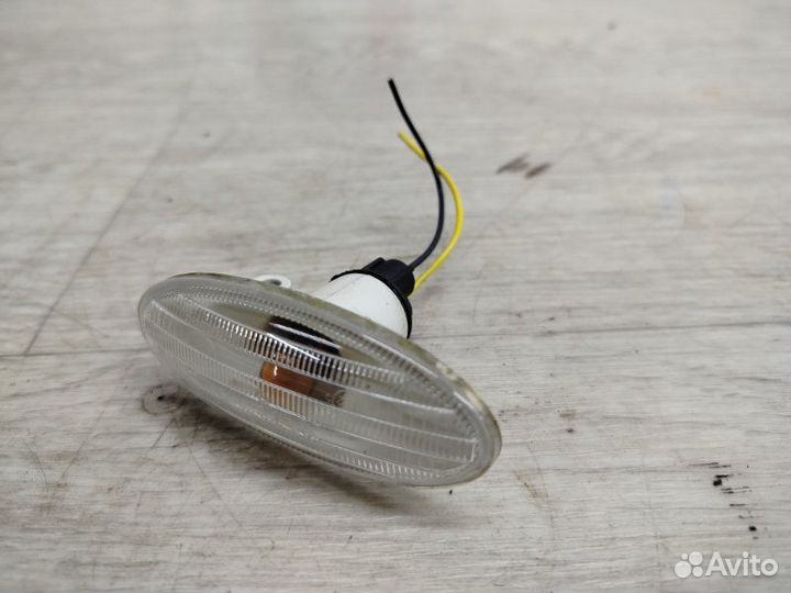 Повторитель в крыло передний Nissan Juke F15