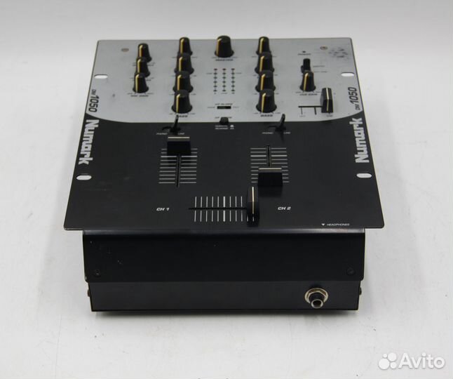 Микшерный пульт Numark dm1050