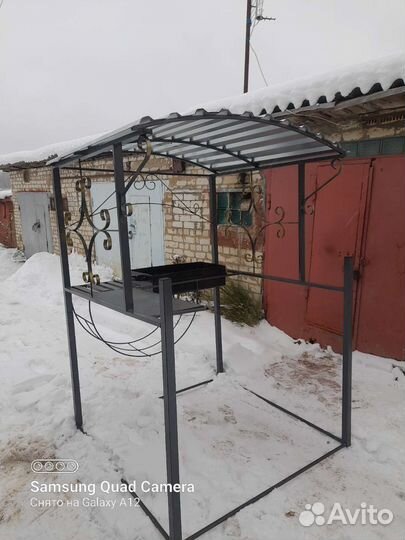 Мангал с крышей