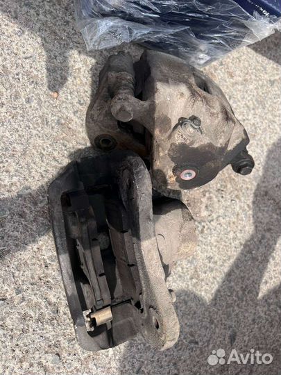 Передние суппорт тормозной хуандай sonata