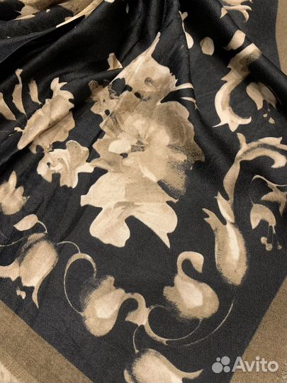 Шерстяной платок Valentino коричневый с черным