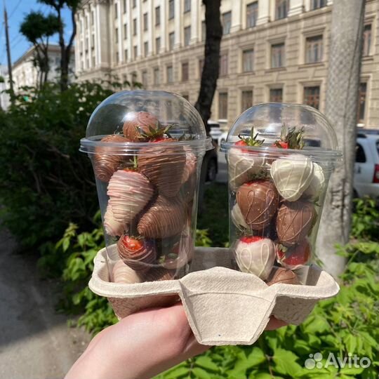 Клубника в шоколаде в стаканчике