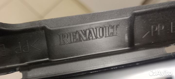 Решетка Renault Fluence 2010-2013