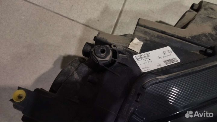 Передняя правая фара Skoda karoq. Шкода карок