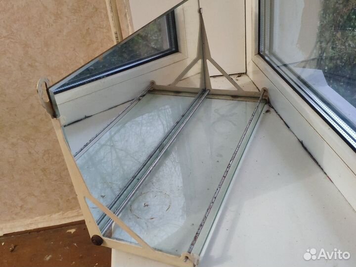 Полка в ванную с зеркалом