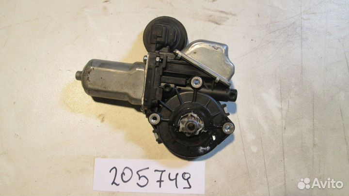 Моторчик стеклоподъемника задний правый