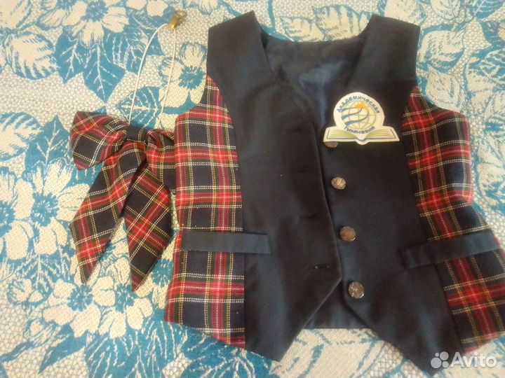 Жилетка 120-130 см школьная форма бант