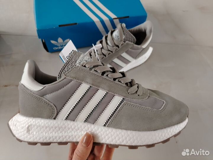 Кроссовки adidas retropy