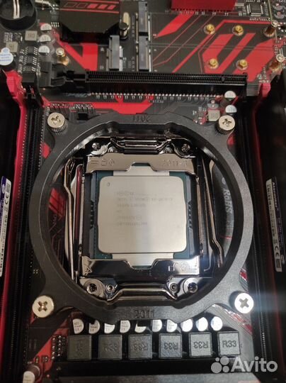 Материнская плата с процессором и памятью