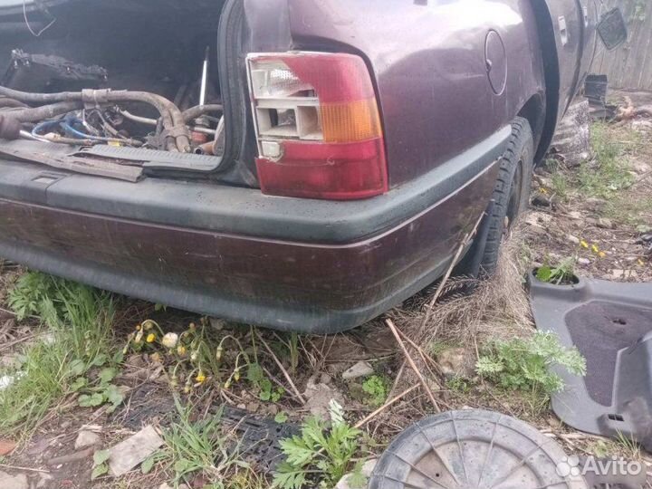 Бампер задний Opel Vectra A 1993