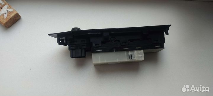 Блок стекло подъёмников на suzuki