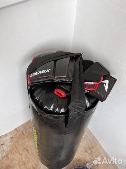 Боксерская груша и перчатки