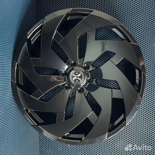 Колеса в сборе оригинал R24 для Cadillac Escalade