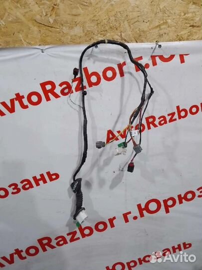 Коса двери Ford Maverick 06г.в