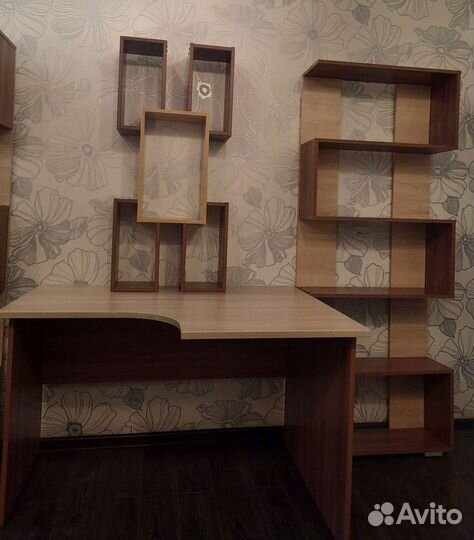 Стол,стеллаж и полка