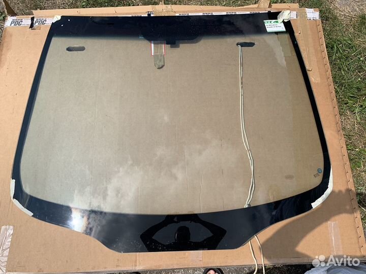 Лобовое стекло Mitsubishi Grandis