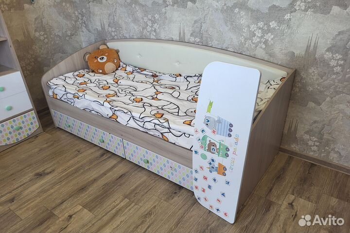 Набор мебели в детскую