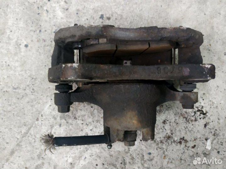 Суппорт передний правый Mitsubishi Lancer 10 CY