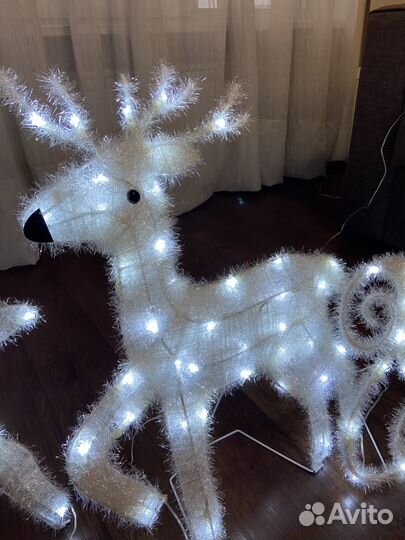 Новогодние олени с санями