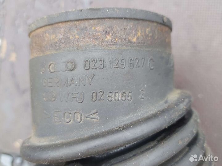 Патрубок Фольксваген Т4 2.5i бензин