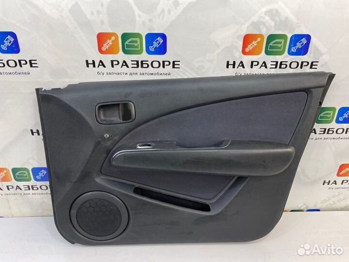 Обшивка двери передняя правая Mitsubishi Outlander