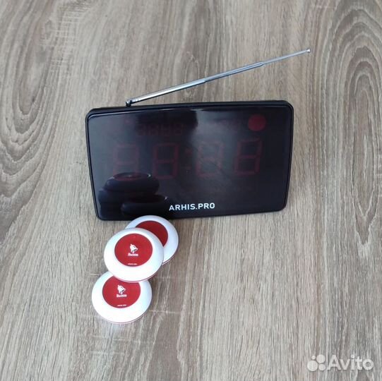 Кнпока вызова официанта и табло отображения вызова