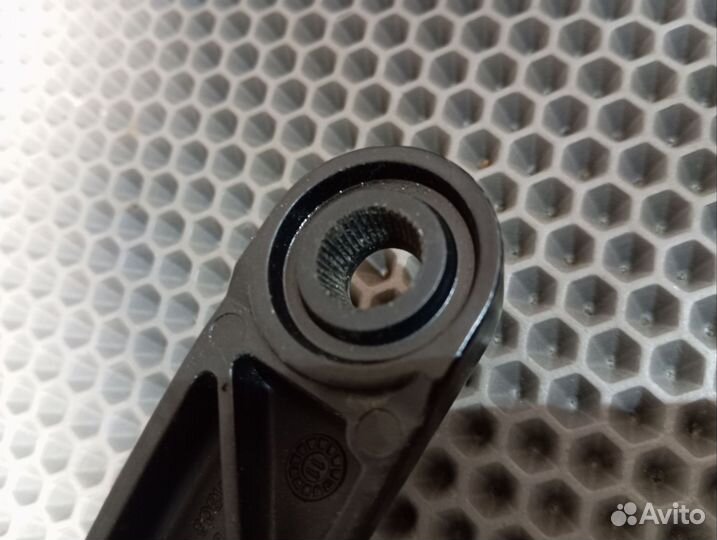 Поводок дворника левый opel astra j