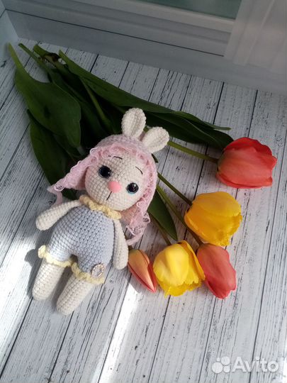 Игрушка вязаная Зайка