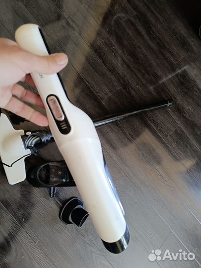 Аккумуляторный Пылесос вертикальный Hyundai