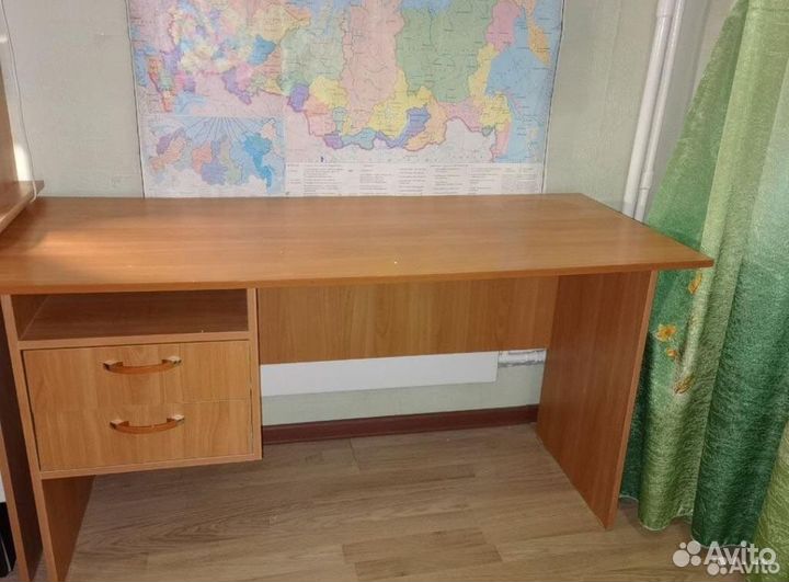 Стол и полка