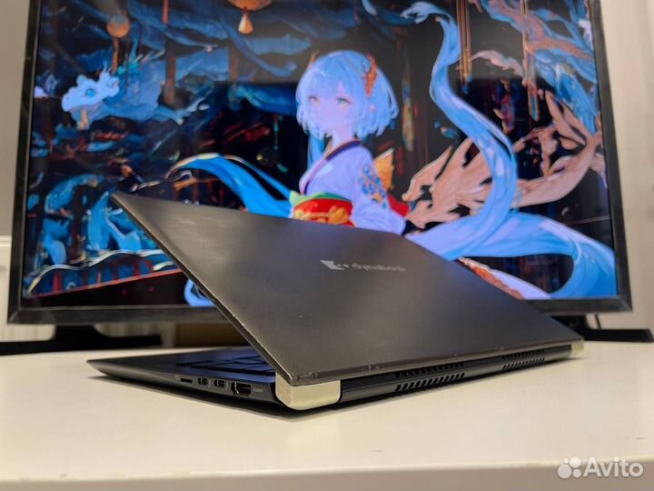 Сенсорный Dynabook 13.3 (Core i3-8th/ 8gb ram)