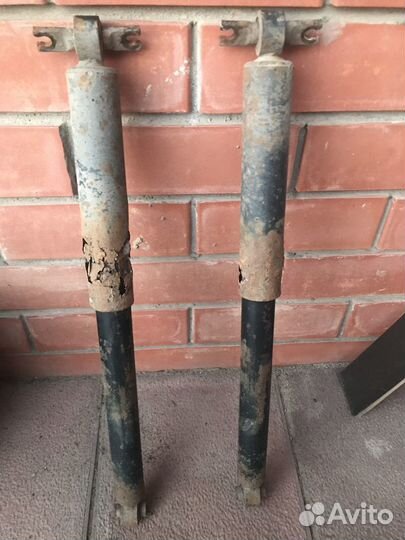 Стойки задние Киа Рио 2005г. KYB