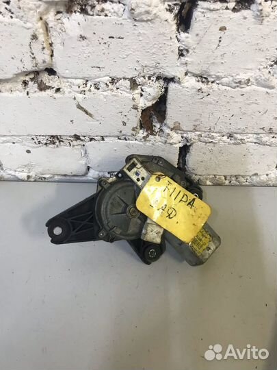 Моторчик стеклоочистителя Nissan Tiida C11