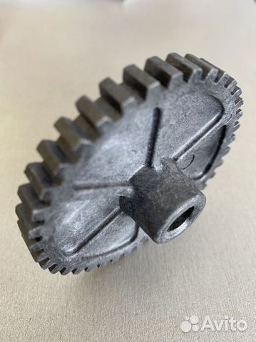 Шестерня привода масляного насоса, промежуточная