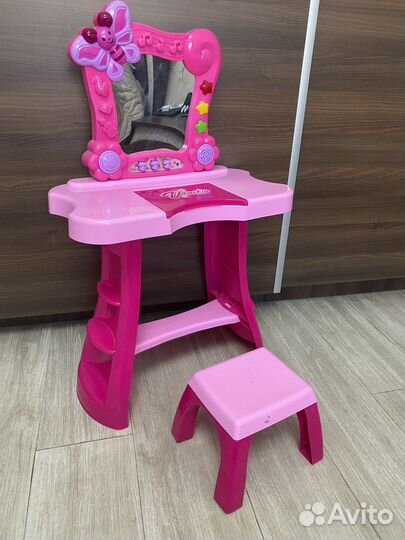 Детский столик и кроватка для кукол