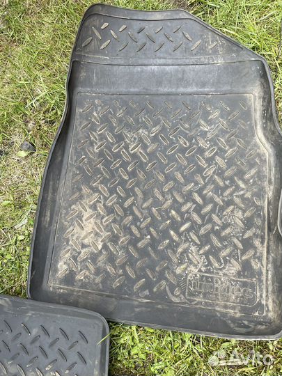 Продам резиновые коврики на Мазду сх-7