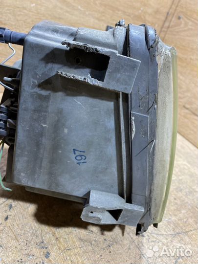 Фара передняя правая Mercedes W124 дорест 141730